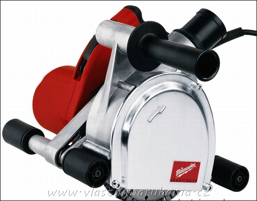 Drážkovací frézka tak trochu připomíná mafla, jen má místo pilového kotouče dvojici řezacích kotoučů nasazených na společné ose. 