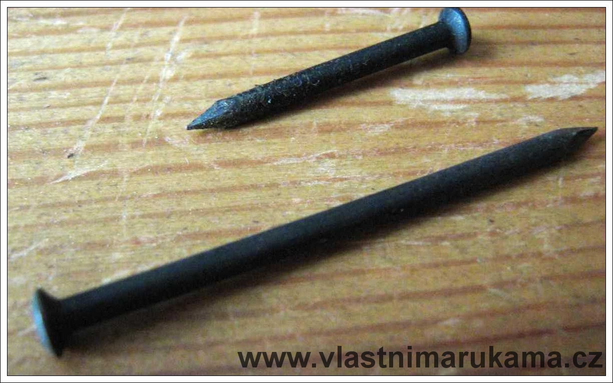 hřebíky do betonu, foto med