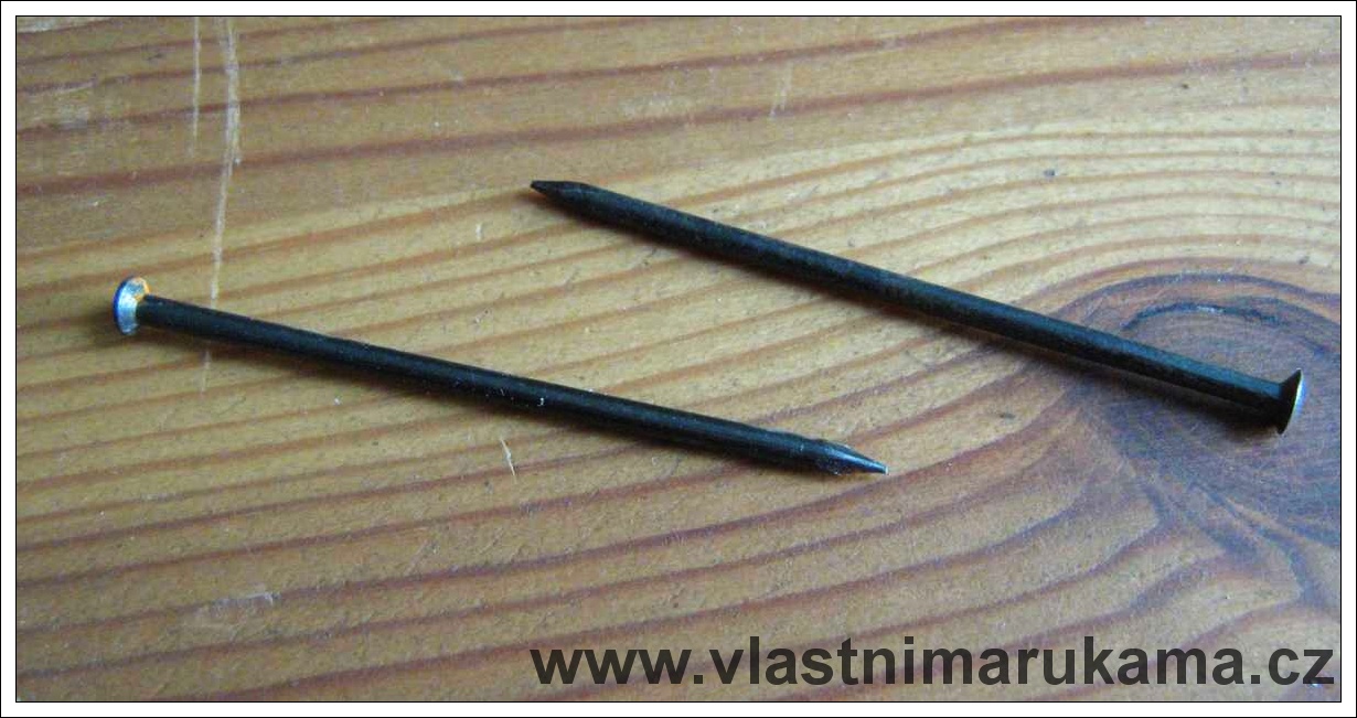 stavební hřebíky, foto med