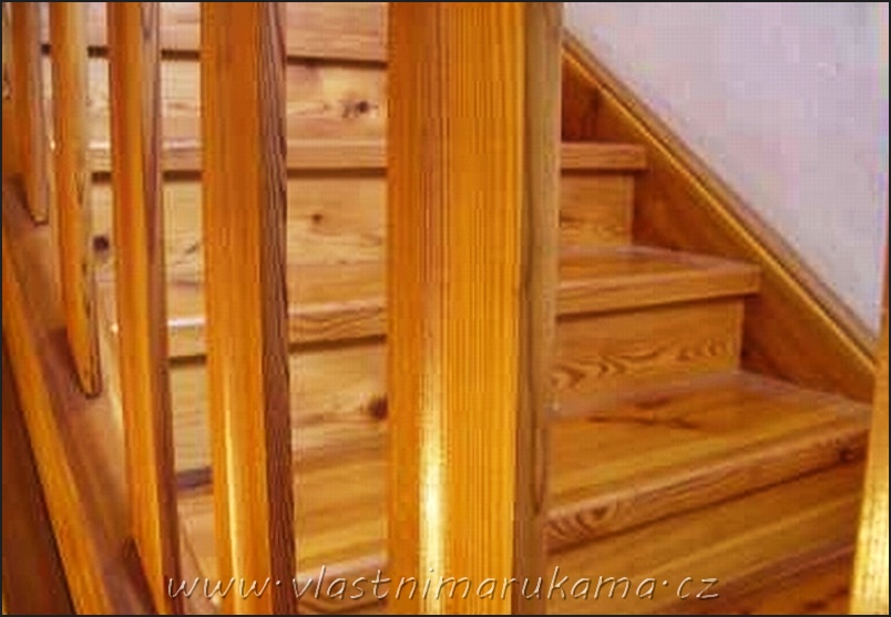  Pro vlastnoruční výrobu je nejvhodnějším typem schodiště rovné. 