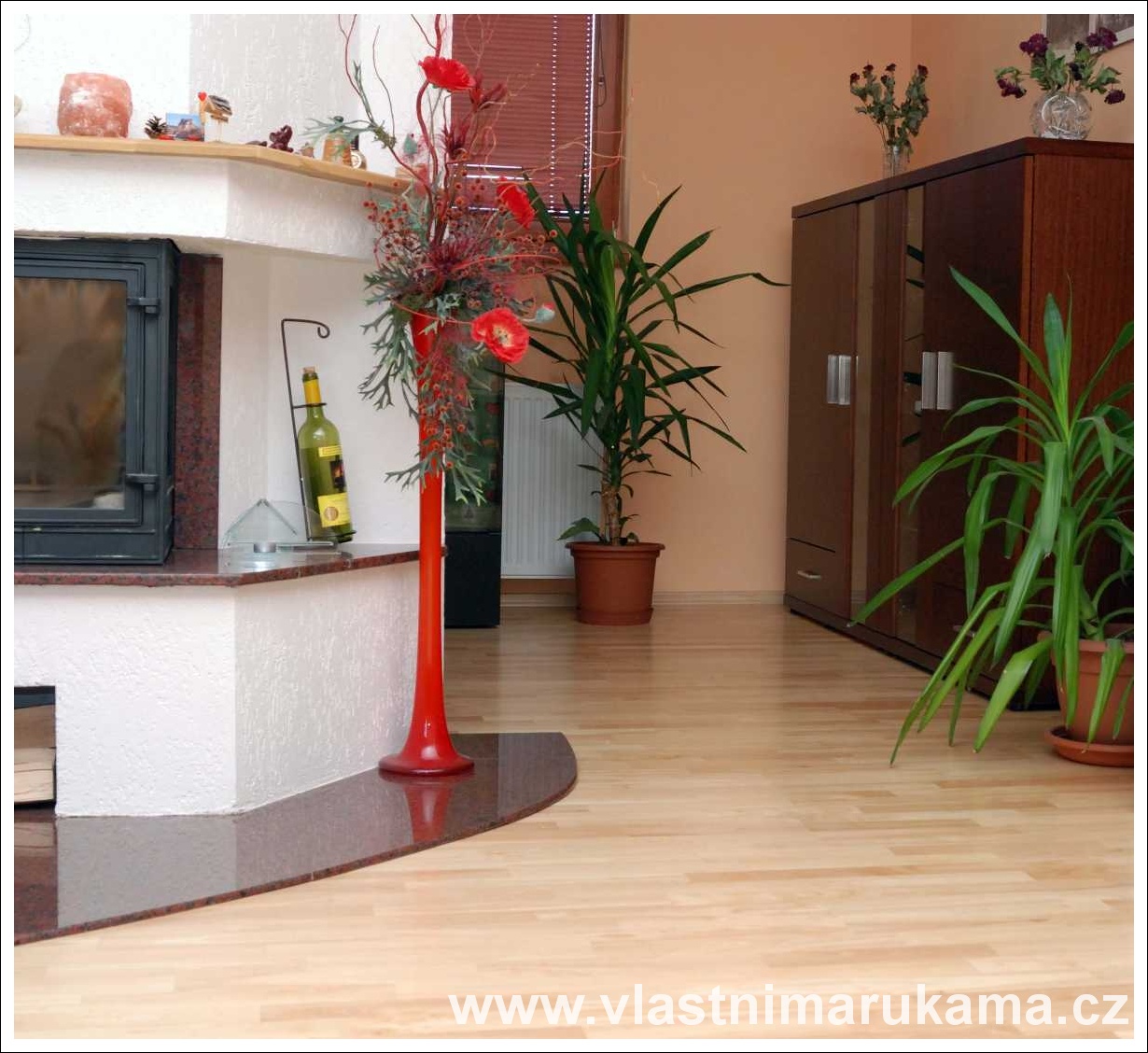 beton a na něm zateplovací desky pod plovoucí podlahou, foto archiv zateplená plovoucí podlaha