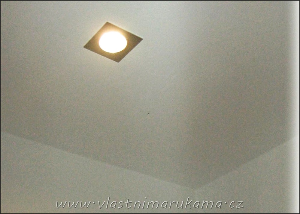 sádrokartonový podhled s LED, foto med