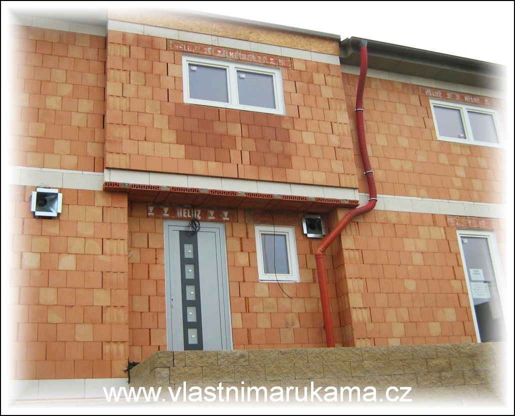 rozestavěný dům, foto med Přidej cihlu k cihle… je je tu zděná novostavba