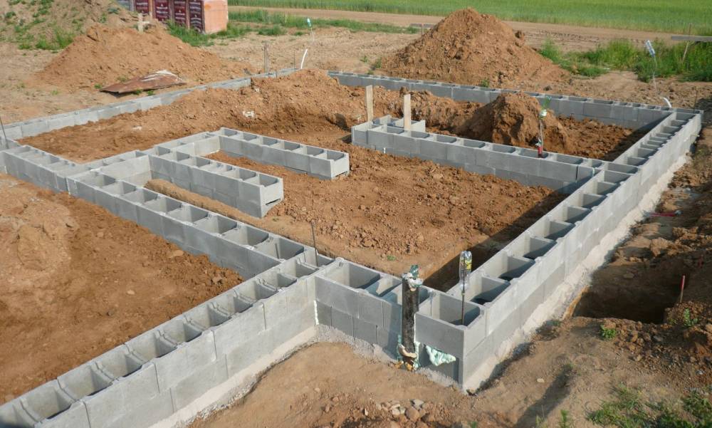 armování, foto archiv armování betonu, stavba základů domu