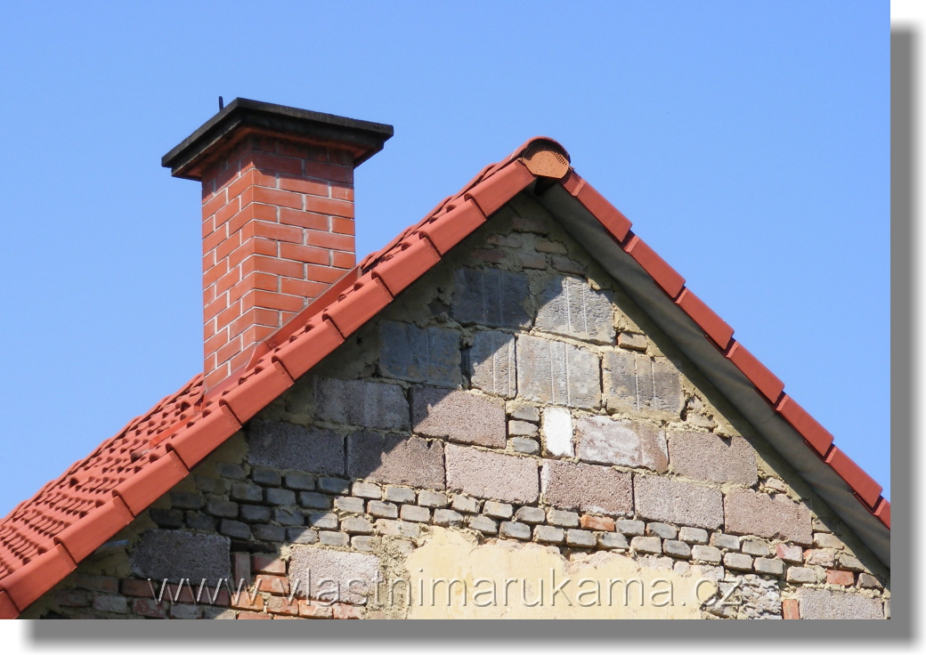 opravený komín na střeše