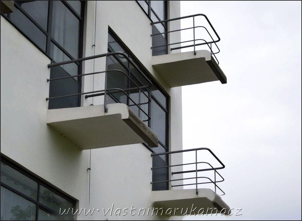 Opravy balkonů jsou důležité, protože čas a vliv počasí mohou z jeho užívání učinit nebezpečnou záležitost, zcela ho vyřadit z užívání 