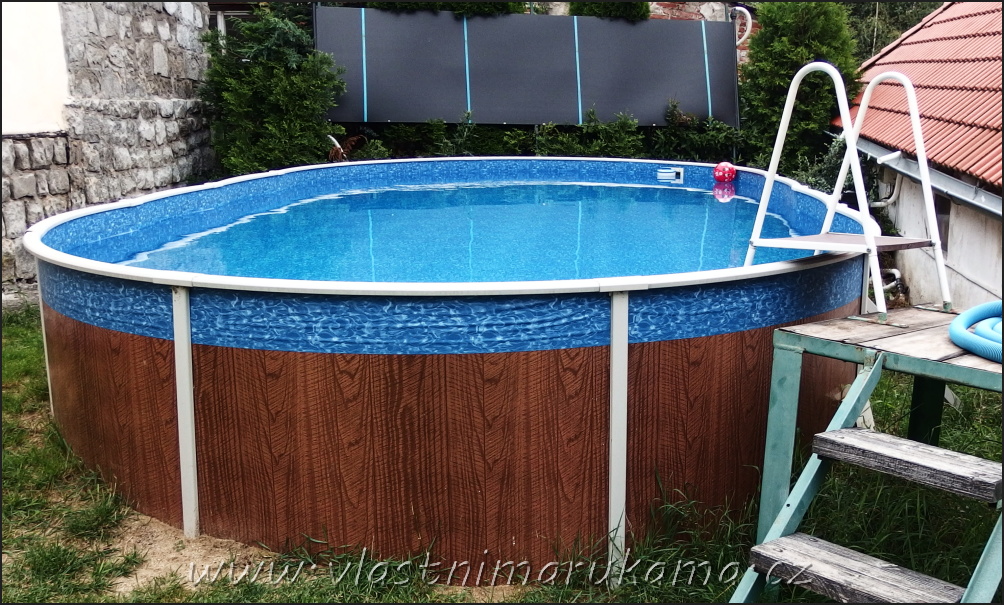 V bazénu by měla být stále čistá a přijatelně teplá voda.