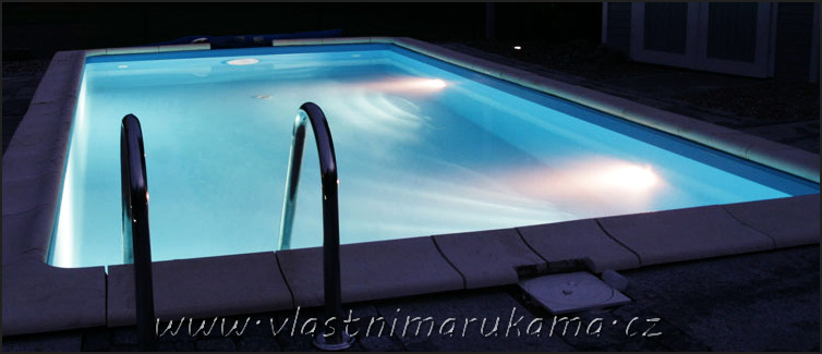 Bazén je hotový, je čas opatřit o nezbytné doplňky, jakými jsou schůdky nebo žebřík, osvětlení 