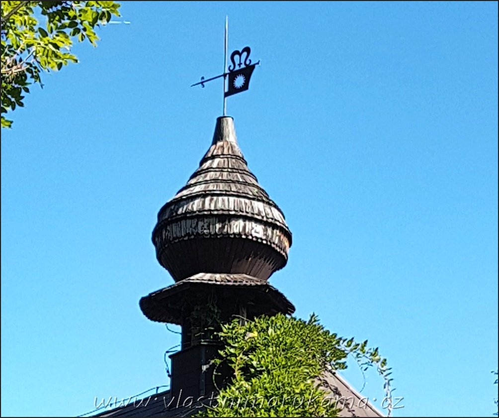 korouhev na kopuli radnice v Radkově